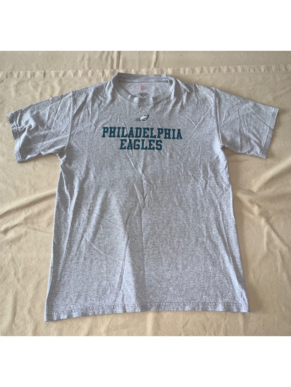 Philadelphia Eagles gray T-shirt